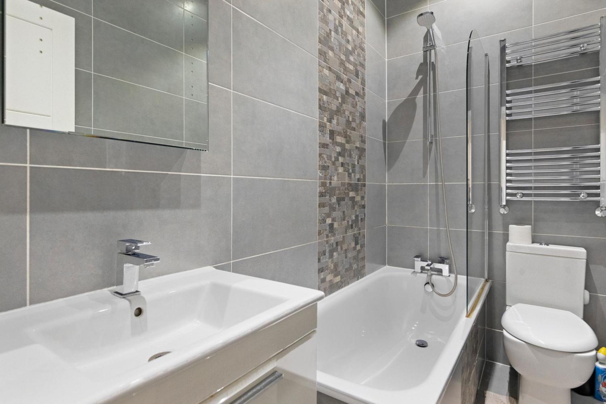 לונדון Rose Suite Camden Town 3 Bedroom Sleeps 11 מראה חיצוני תמונה
