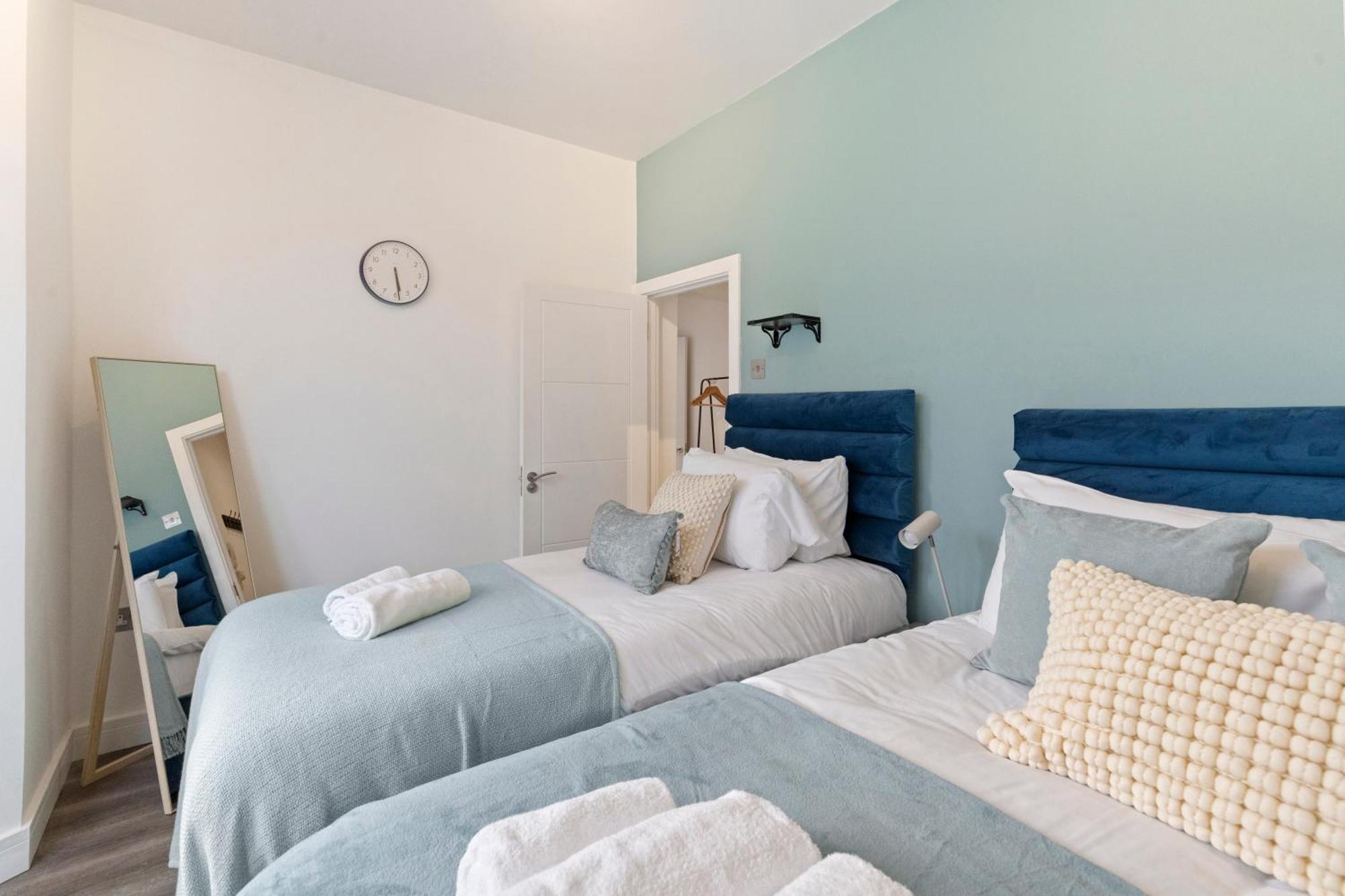 לונדון Rose Suite Camden Town 3 Bedroom Sleeps 11 מראה חיצוני תמונה