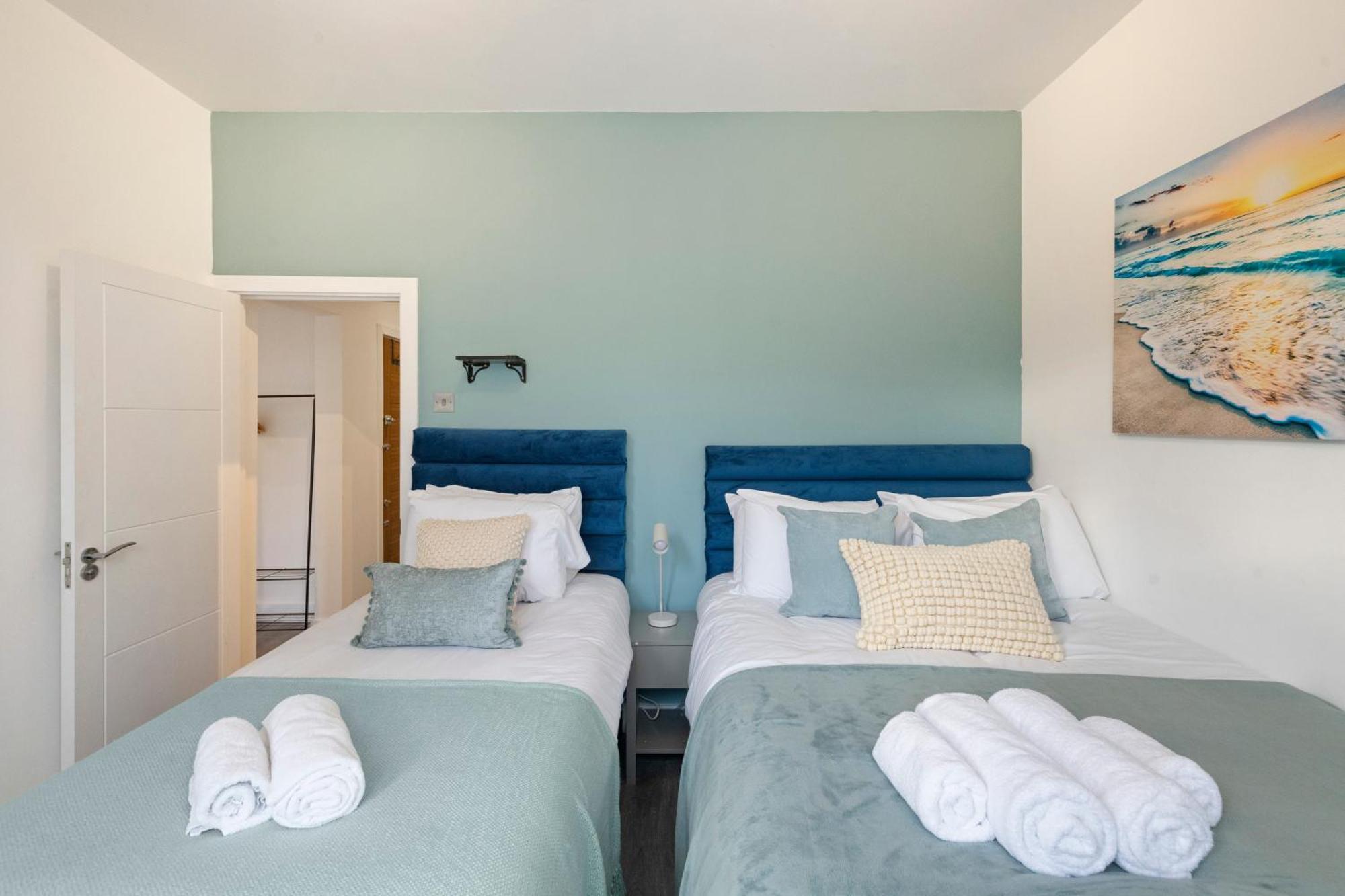 לונדון Rose Suite Camden Town 3 Bedroom Sleeps 11 מראה חיצוני תמונה