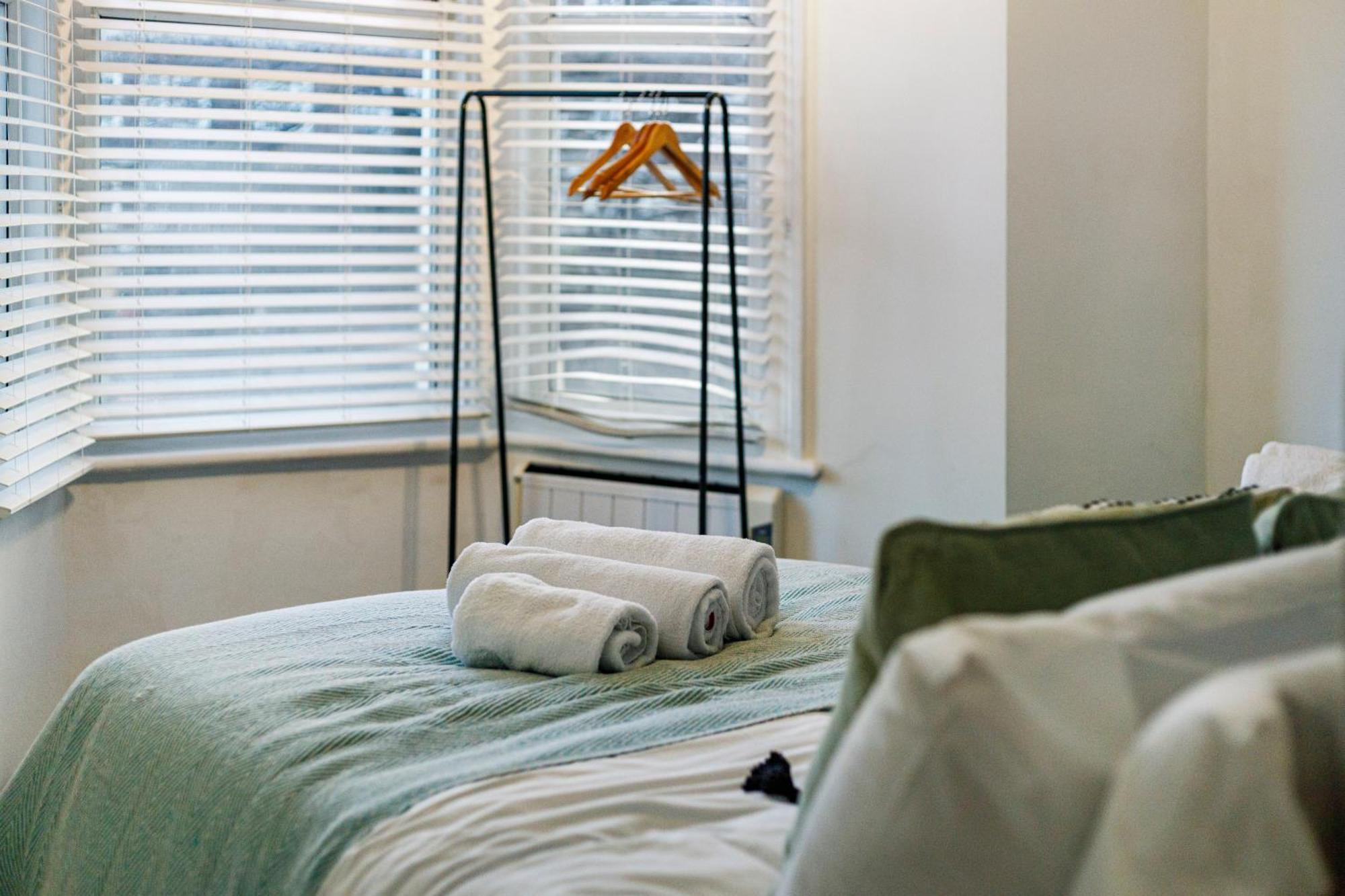 לונדון Rose Suite Camden Town 3 Bedroom Sleeps 11 מראה חיצוני תמונה