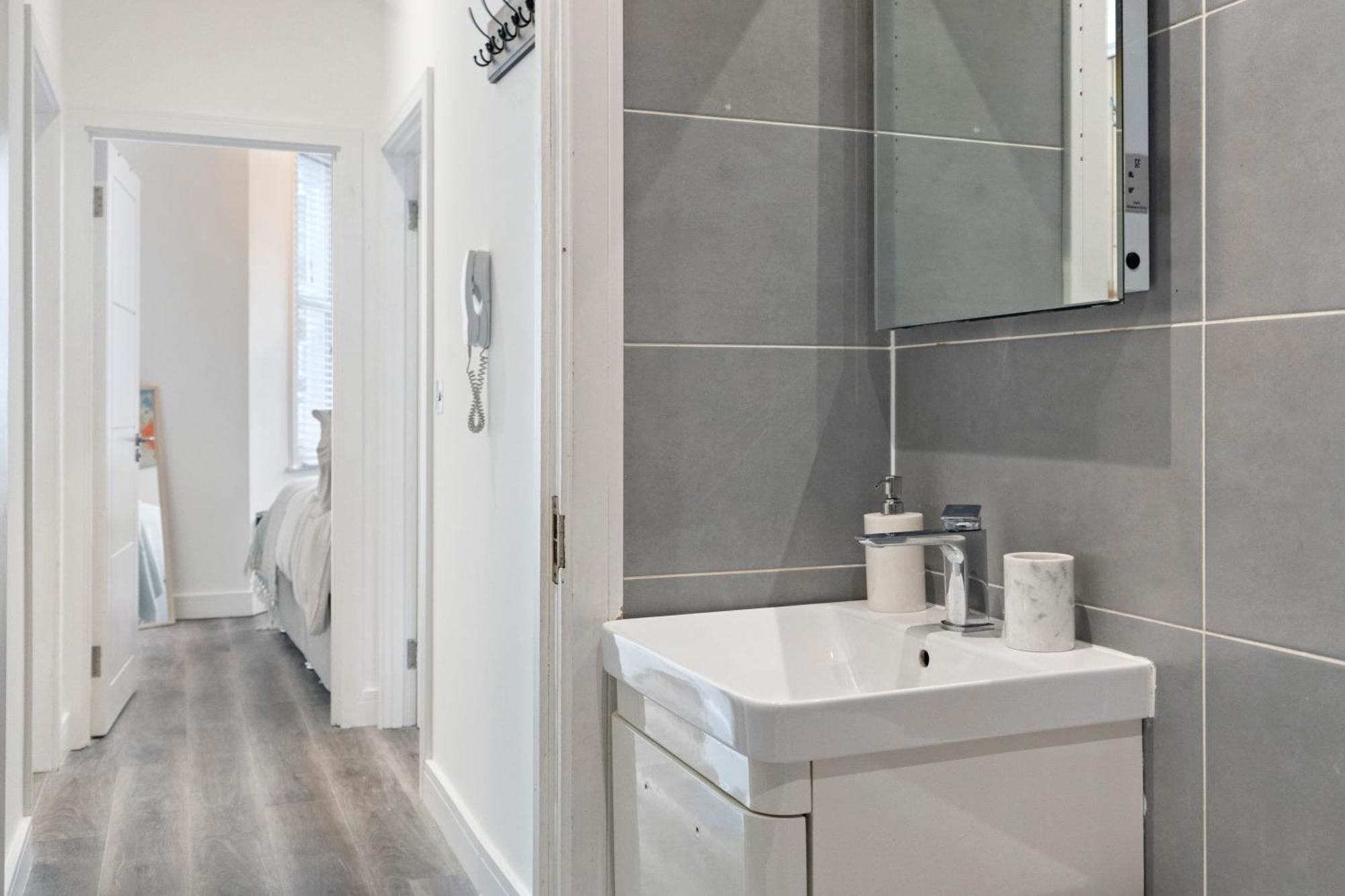 לונדון Rose Suite Camden Town 3 Bedroom Sleeps 11 מראה חיצוני תמונה