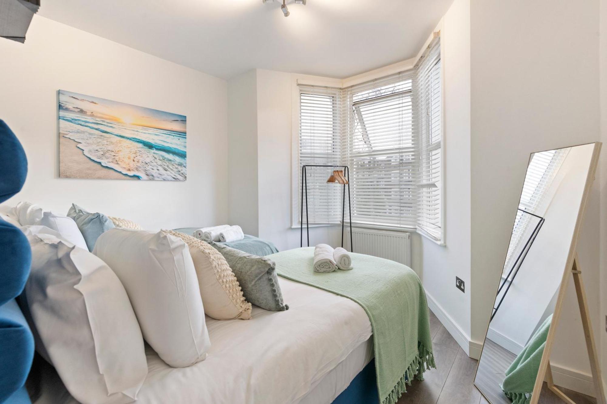 לונדון Rose Suite Camden Town 3 Bedroom Sleeps 11 מראה חיצוני תמונה