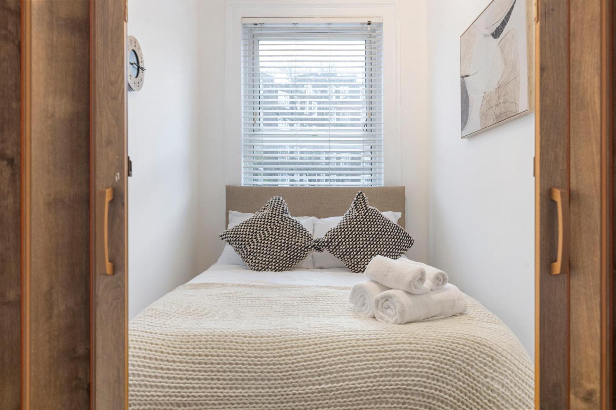 לונדון Rose Suite Camden Town 3 Bedroom Sleeps 11 מראה חיצוני תמונה