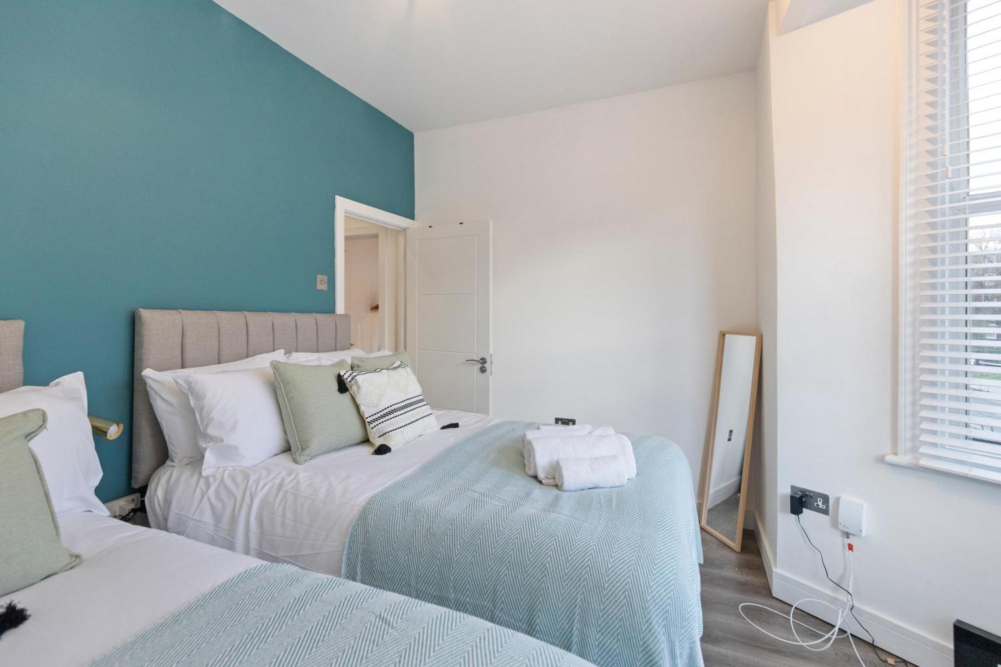 לונדון Rose Suite Camden Town 3 Bedroom Sleeps 11 מראה חיצוני תמונה