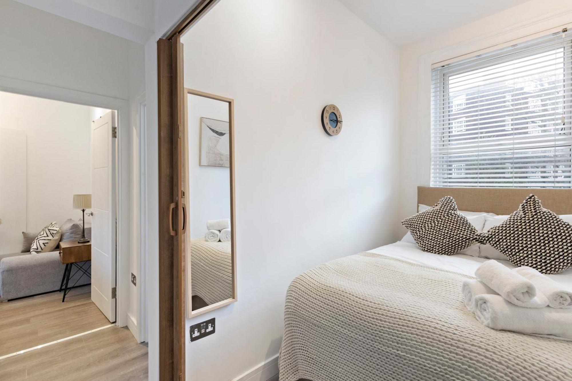 לונדון Rose Suite Camden Town 3 Bedroom Sleeps 11 מראה חיצוני תמונה