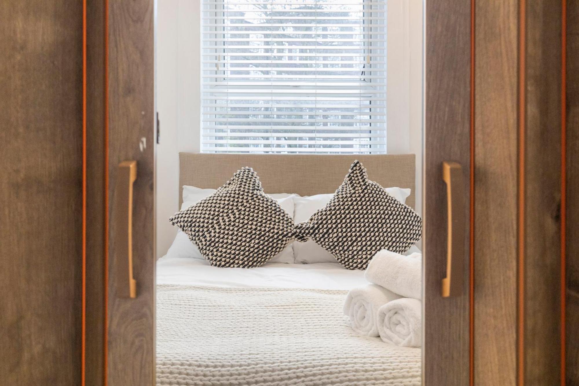 לונדון Rose Suite Camden Town 3 Bedroom Sleeps 11 מראה חיצוני תמונה